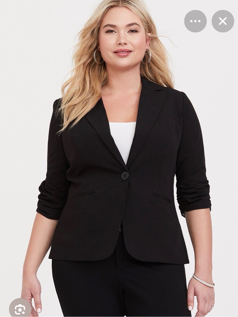 City Twill Classic Fit Blazer by TORRID.
Black. Lined. Faux pockets. Size 0/lg - Picture 3 of 10